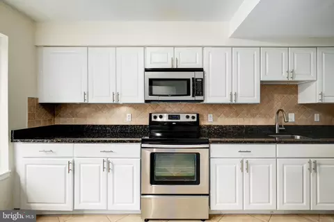 Kitchen - 6464 Ohara Ct, Springfield, VA 22152 photo 3 of 5