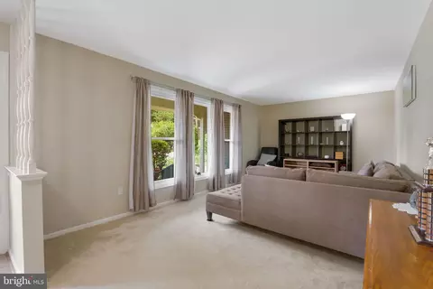 8612 Kenilworth Dr, Springfield, VA 22151 photo 4
