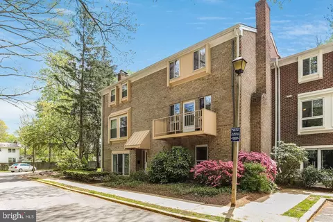 3769 Persimmon Cir #3769, Fairfax, VA 22031