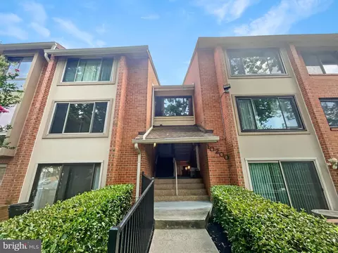 10200 Bushman Dr #112, Oakton, VA 22124