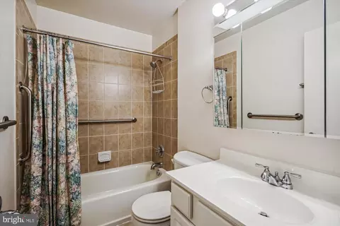 Bath - 1767 Wainwright Dr, Reston, VA 20190 photo 3 of 3