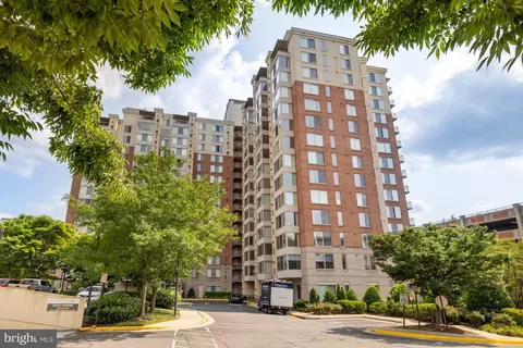 2726 Gallows Rd #712, Vienna, VA 22180