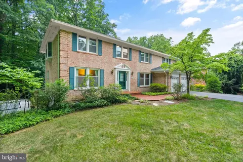 Exterior - 6501 Anna Maria Ct, Mclean, VA 22101 photo 2 of 8