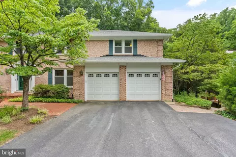 Exterior - 6501 Anna Maria Ct, Mclean, VA 22101 photo 3 of 8