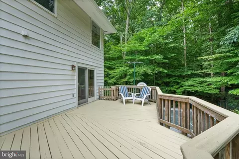 Exterior - 6501 Anna Maria Ct, Mclean, VA 22101 photo 7 of 8