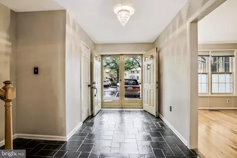 2131 Kings Mill Ct, Falls Church, VA 22043