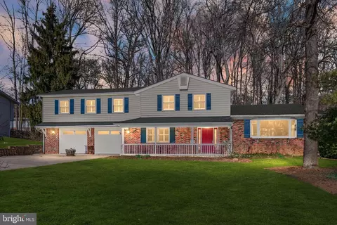 9100 Ashmeade Dr, Fairfax, VA 22032