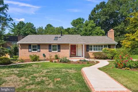 4020 David Ln, Alexandria, VA 22311