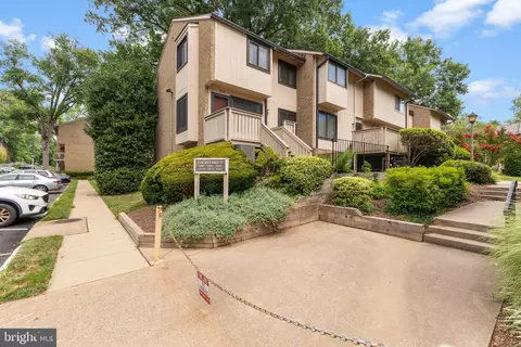 2501 Glengyle Dr #144, Vienna, VA 22181