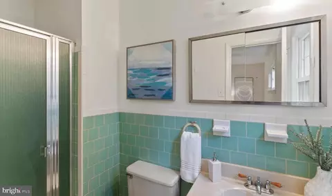 Bath - 6603 Harwood Pl, Springfield, VA 22152 photo 1 of 4