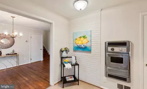 Entry Way - 6603 Harwood Pl, Springfield, VA 22152 photo 2 of 5