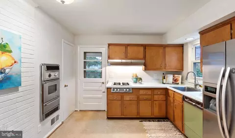 Kitchen - 6603 Harwood Pl, Springfield, VA 22152 photo 3 of 3