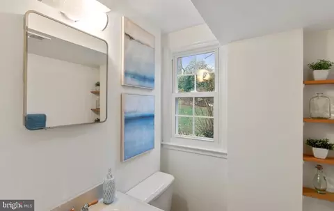 Bath - 6603 Harwood Pl, Springfield, VA 22152 photo 4 of 4