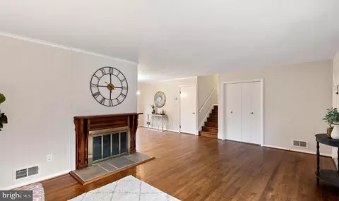 Living - 6603 Harwood Pl, Springfield, VA 22152 photo 3 of 3