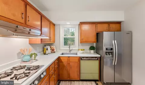Kitchen - 6603 Harwood Pl, Springfield, VA 22152 photo 2 of 3