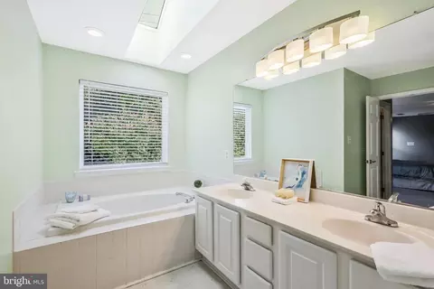 Entry Way - 7721 White Willow Ct, Springfield, VA 22153 photo 5 of 6