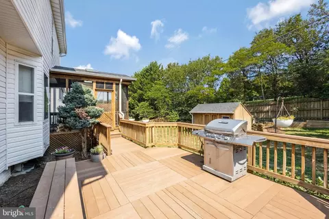 Exterior - 7721 White Willow Ct, Springfield, VA 22153 photo 5 of 7