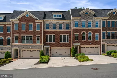 7205 Holywell Ln, Falls Church, VA 22043