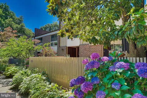 11558 Links Dr, Reston, VA 20190 photo 3