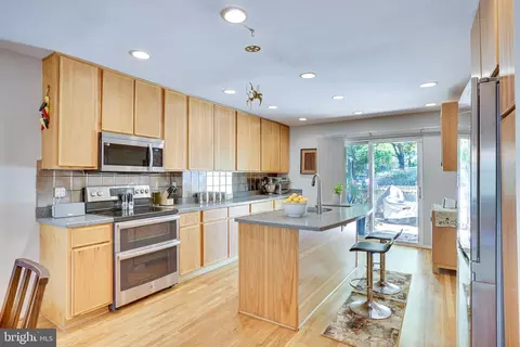 11558 Links Dr, Reston, VA 20190 photo 13