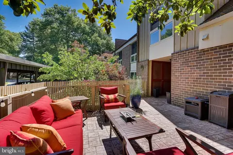 11558 Links Dr, Reston, VA 20190 photo 6
