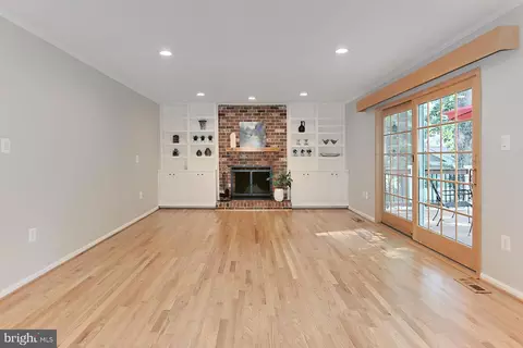 Living - 11307 Taffrail Ct, Reston, VA 20191 photo 4 of 10