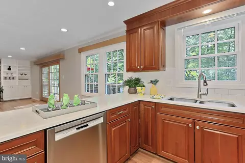 Kitchen - 11307 Taffrail Ct, Reston, VA 20191 photo 4 of 4