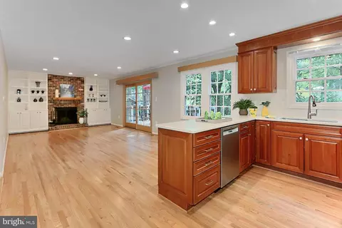 Living - 11307 Taffrail Ct, Reston, VA 20191 photo 1 of 10