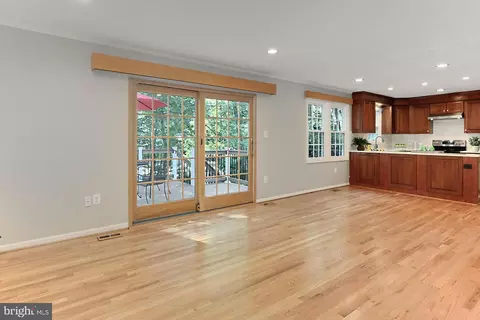 Living - 11307 Taffrail Ct, Reston, VA 20191 photo 6 of 10