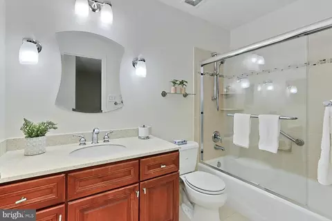 Bath - 11307 Taffrail Ct, Reston, VA 20191 photo 3 of 4