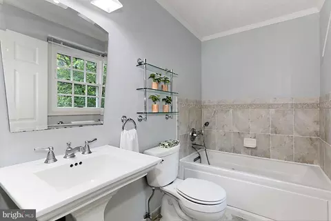 Bath - 11307 Taffrail Ct, Reston, VA 20191 photo 2 of 4