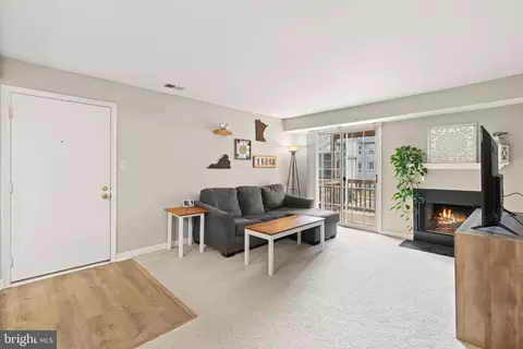 6918 E Victoria Dr #6918-E, Alexandria, VA 22310