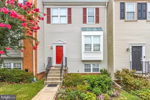 6179 Green Hollow Ct, Springfield, VA 22152