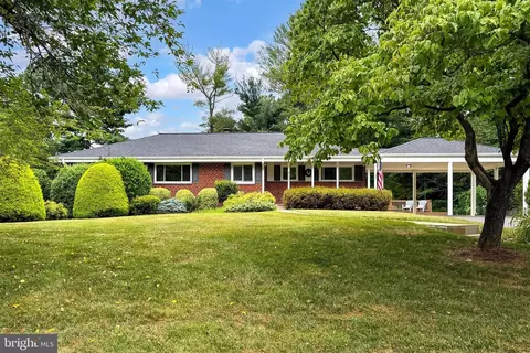 6534 Kerns Rd, Falls Church, VA 22044