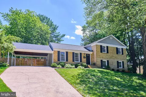 4515 Fidelity Ct, Annandale, VA 22003