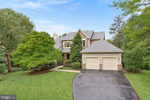 12022 Creekbend Dr, Reston, VA 20194