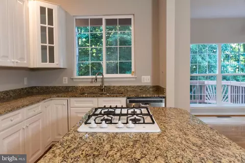 8437 Carmela Cir, Springfield, VA 22153 photo 17