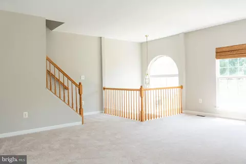 8437 Carmela Cir, Springfield, VA 22153 photo 4