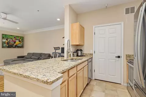 1570 Spring Gate Dr #7107, Mclean, VA 22102 photo 7