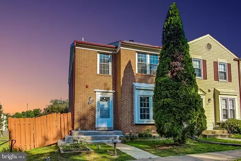 2801 Grovemore Ln, Vienna, VA 22180