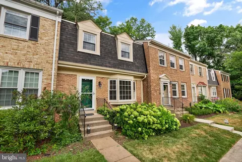 8620 Burling Wood Dr, Springfield, VA 22152