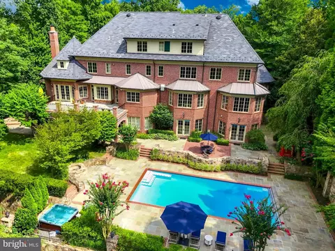 852 Alvermar Ridge Dr, Mclean, VA 22102
