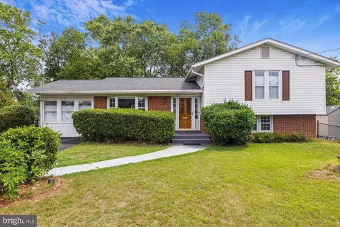 5902 King James Dr, Alexandria, VA 22310