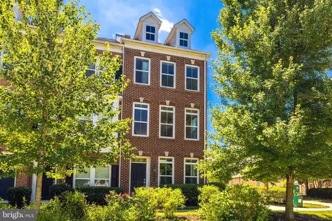 9481 Canonbury Sq, Fairfax, VA 22031