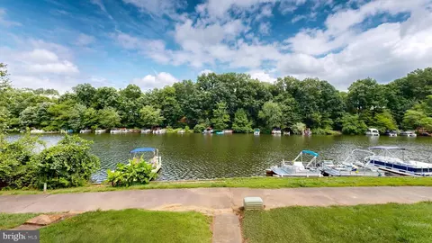 11103 Lake Chapel Ln, Reston, VA 20191