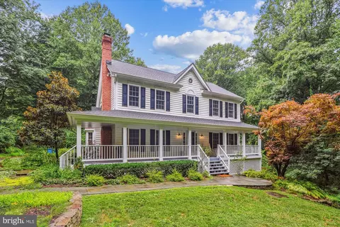 2700 Lena Ct, Oakton, VA 22124