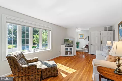 8617 Victoria Rd, Springfield, VA 22151 photo 6
