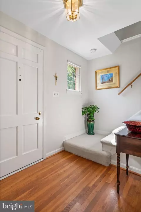 8617 Victoria Rd, Springfield, VA 22151 photo 5