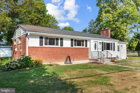 4010 Rose Ln, Annandale, VA 22003