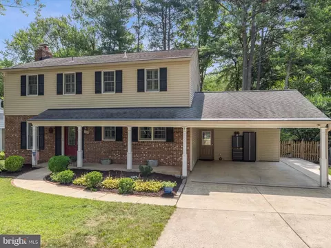 1002 Pruitt Ct SW, Vienna, VA 22180